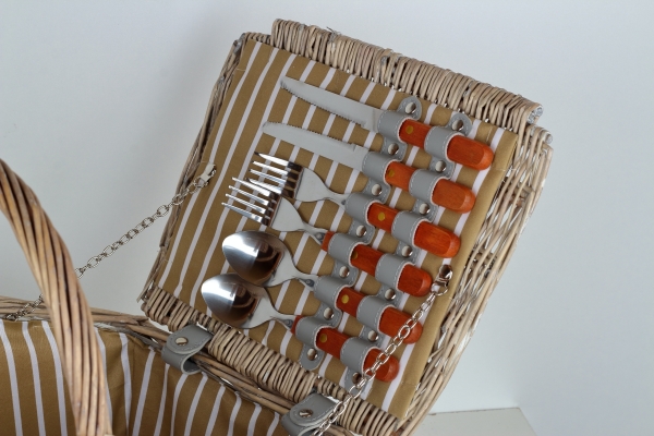 Piknik koš pro 4 osoby proutěný