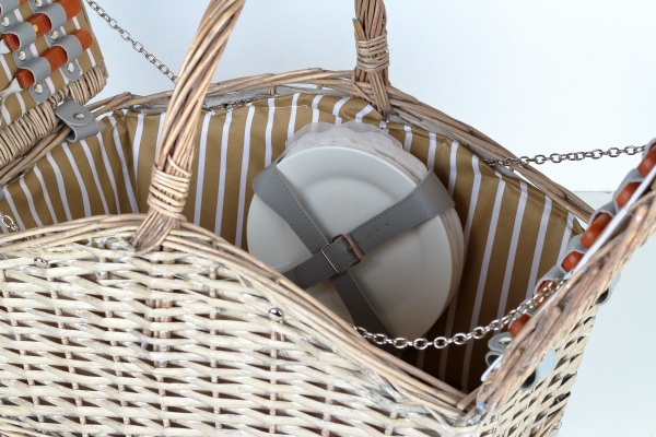 Piknik koš pro 4 osoby proutěný