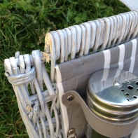 Piknikový koš - poškození jedné záklopky