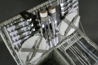 Piknikový koš pro 4 osoby - poškozený, vyřazený