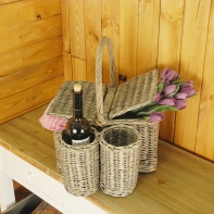 Piknikový koš s držáky na láhve vína