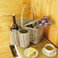 Piknikový koš s držáky na láhve vína