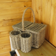 Piknikový koš s držáky na láhve vína