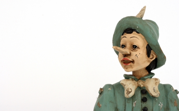 Pinokio na podstavci 23cm