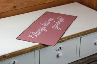 Plechová cedule Always kiss me 40x20cm