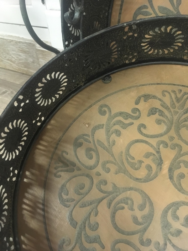 Podnos s dřevěným dnem a ornamentem 40x8cm