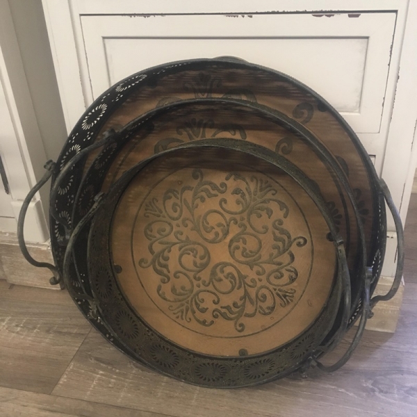 Podnos s dřevěným dnem a ornamentem 40x8cm