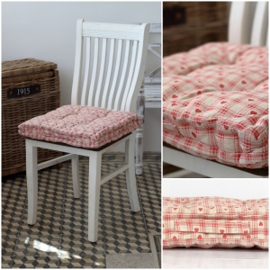 Podsedák na židli červené srce 45x45cm 