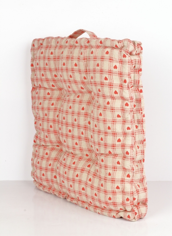 Podsedák na židli červené srce 45x45cm 