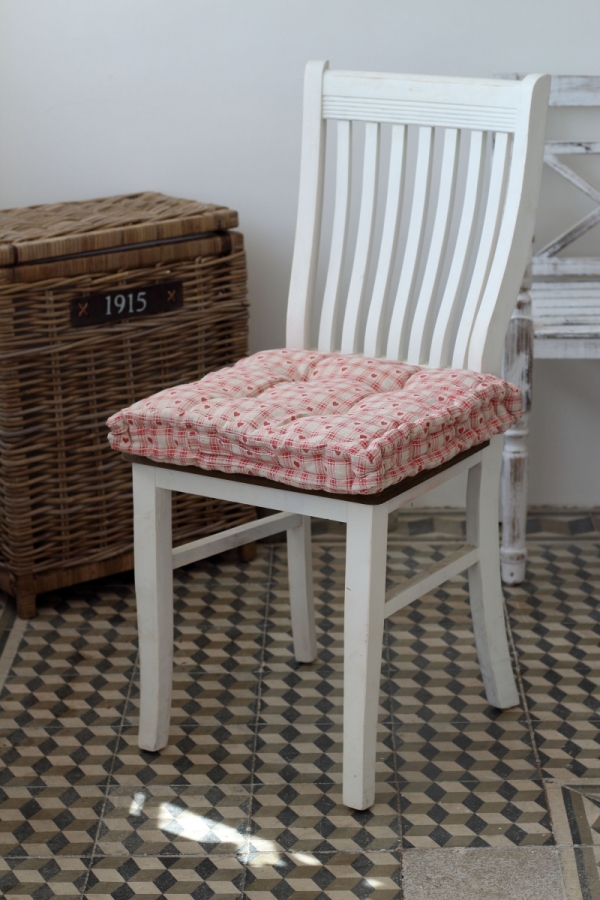 Podsedák na židli červené srce 45x45cm 