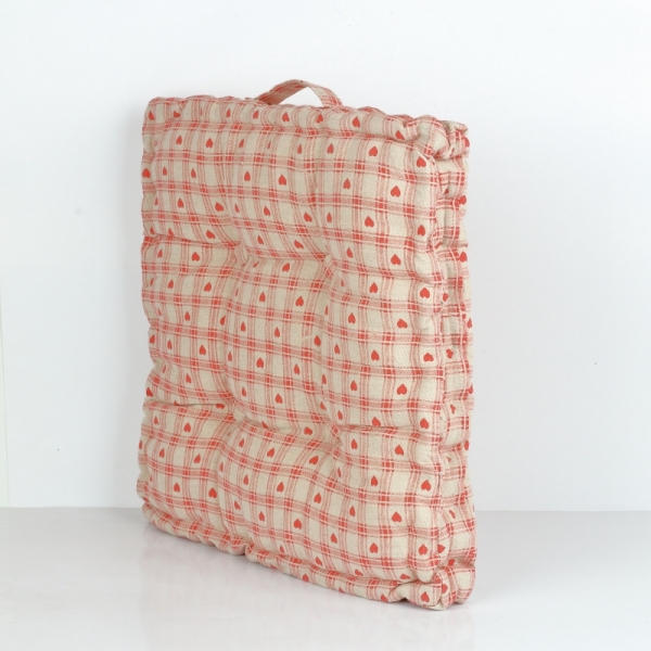 Podsedák na židli červené srce 45x45cm 