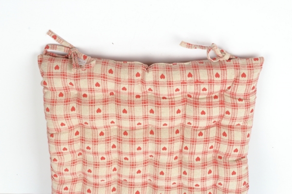 Podsedák na židli červené srdce 40x40cm 