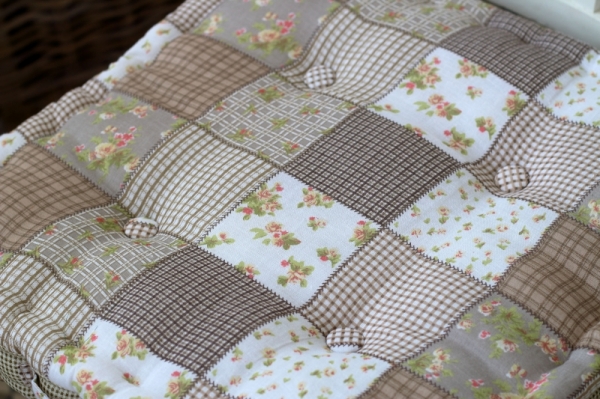 Podsedák na židli hnědý patchwork 45x45cm 