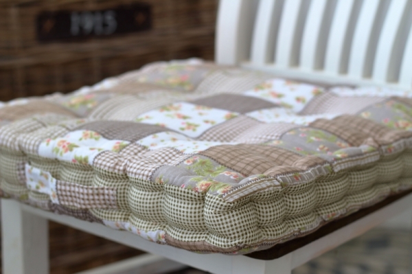 Podsedák na židli hnědý patchwork 45x45cm 