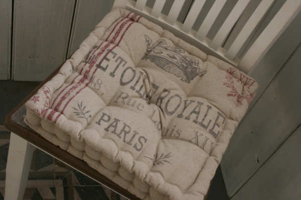 Podsedák na židli koruna 35x35cm