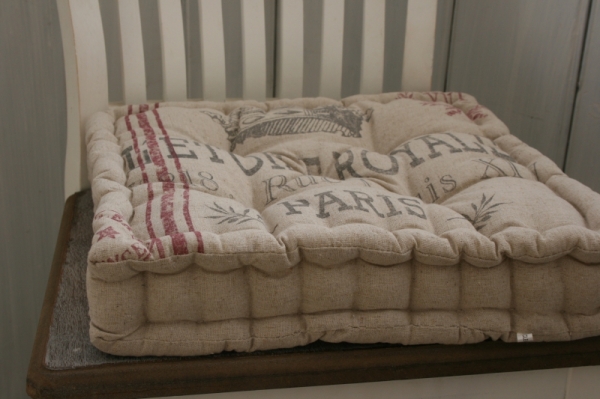 Podsedák na židli koruna 35x35cm