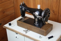 Pokladnička šicí stroj 30x22x12cm