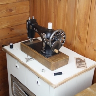 Pokladnička šicí stroj 30x22x12cm