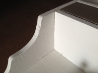 Police do kuchyně - poškozená