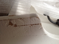 Police do kuchyně - poškozená