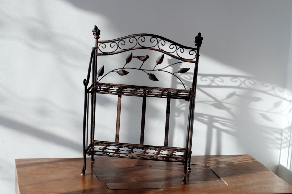 Polička na květiny 38 x 19,5 x 49 cm kovová