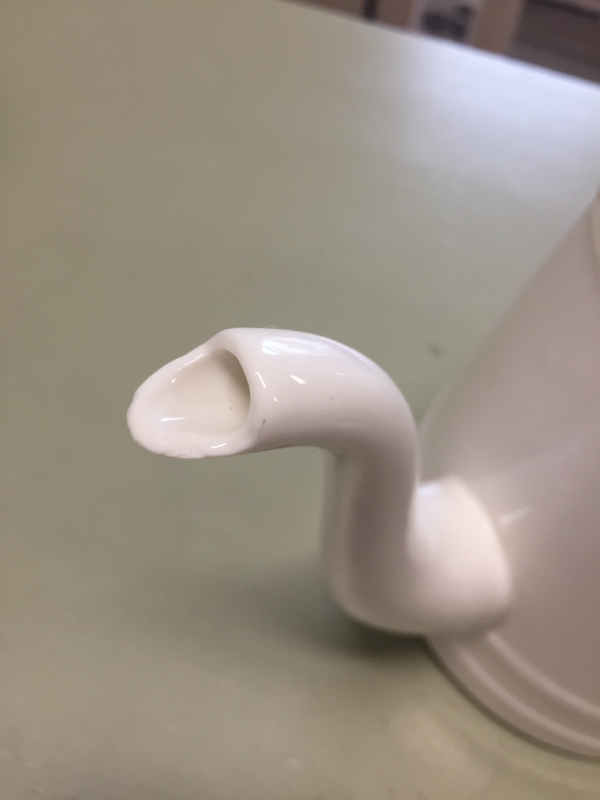 Porcelánová konvička - vyřazeno