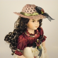 Porcelánová panenka 40 cm Saskie