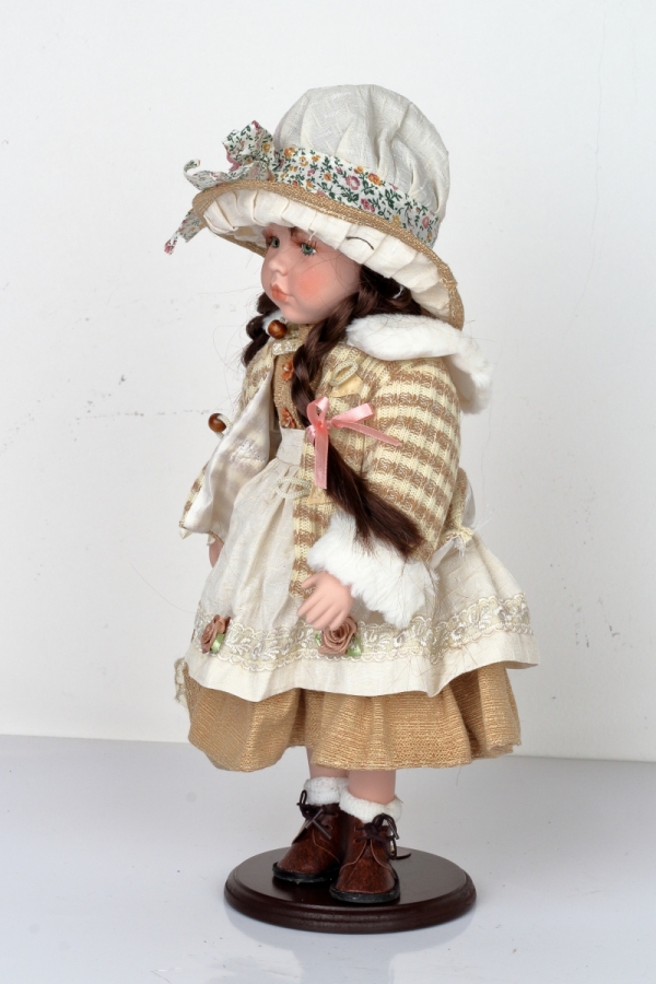 Porcelánová panenka Anežka 42cm