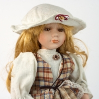 Porcelánová panenka - bez klobouku