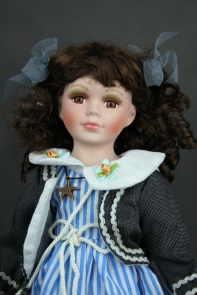 Porcelánová panenka Dominika 40cm