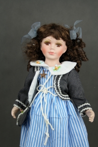 Porcelánová panenka Dominika 40cm