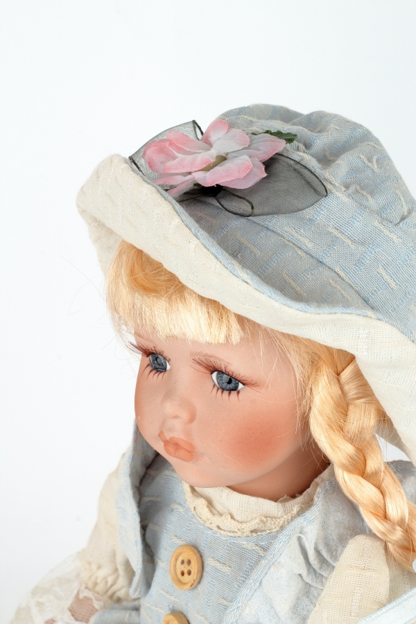 Porcelánová panenka Ema 30cm