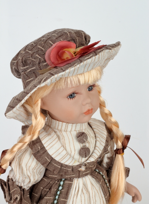 Porcelánová panenka Erika 30cm 