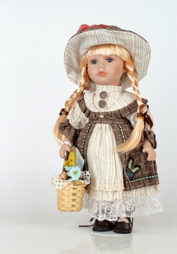 Porcelánová panenka Erika 30cm 