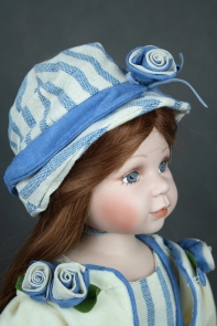 Porcelánová panenka Estelle 62cm