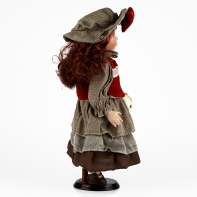 Porcelánová panenka hnědovláska s vestičkou 42cm