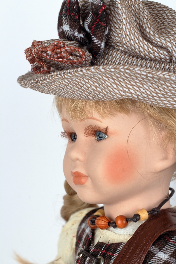 Porcelánová panenka Josefína 32cm