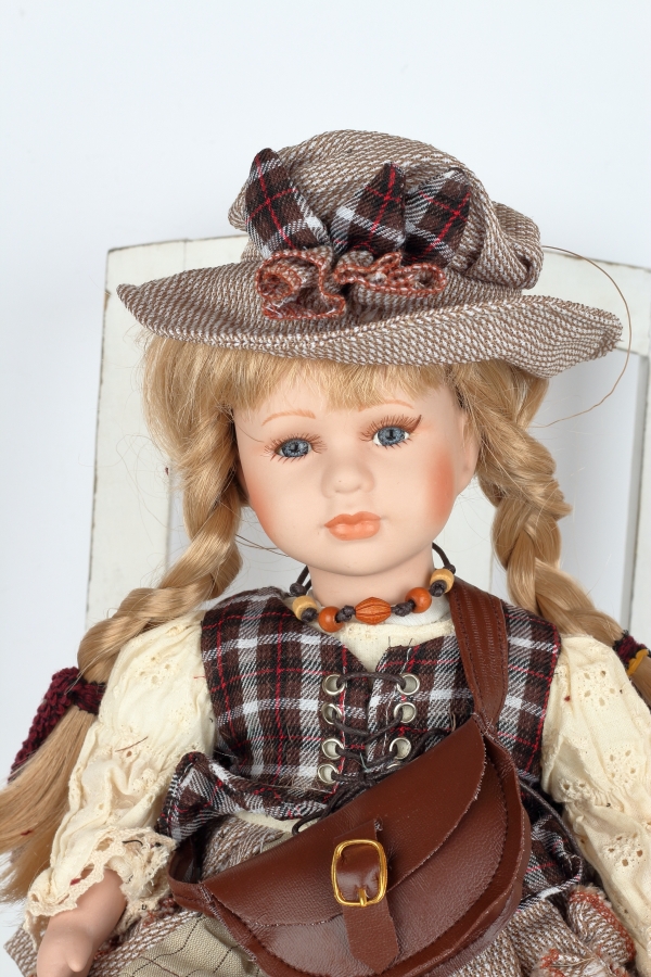 Porcelánová panenka Josefína 32cm