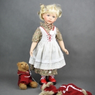 Porcelánová panenka Julie 50cm