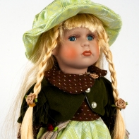 Porcelánová panenka Konhuta 30cm