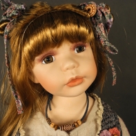 Porcelánová panenka Linda s certifikátem 70 cm