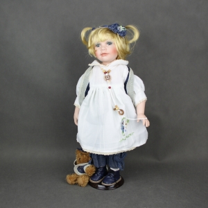 Porcelánová panenka Marika 50cm