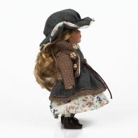 Porcelánová panenka modrý klobouk a zástěra 20cm