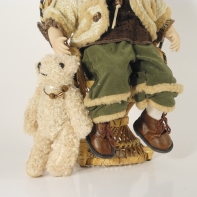 Porcelánová panenka sedící chlapec 28cm