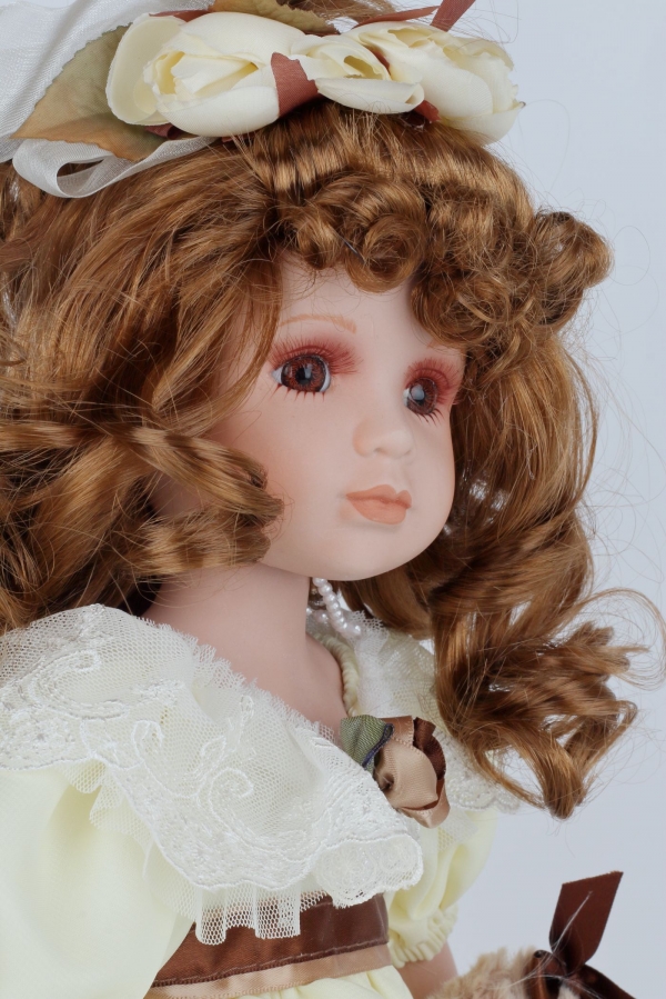 Porcelánová panenka Viktorie 48cm