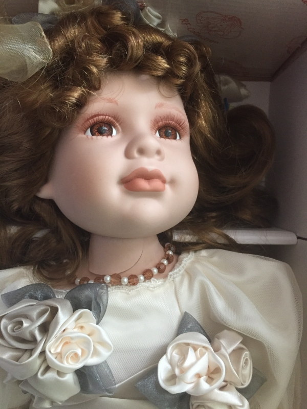 Porcelánová panenka - VYŘAZENO opravitelné