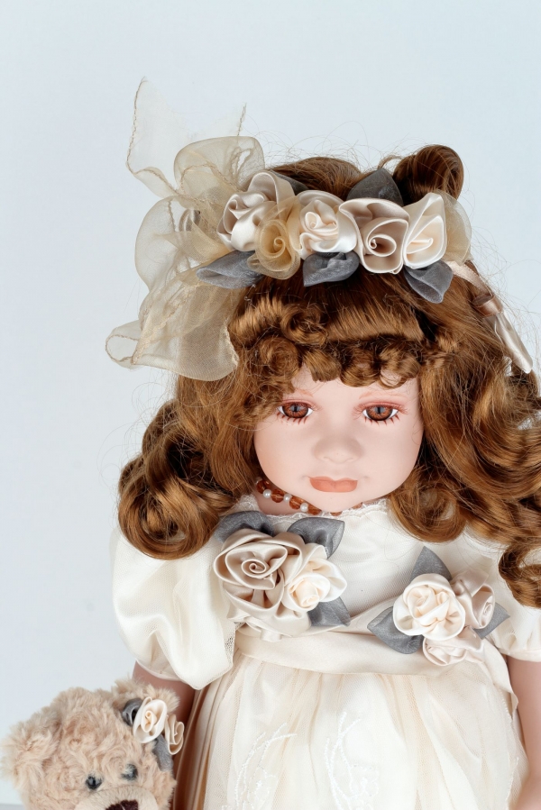 Porcelánová panenka - VYŘAZENO opravitelné