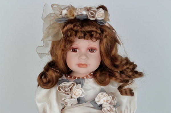 Porcelánová panenka - VYŘAZENO opravitelné