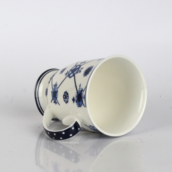 Porcelánový hrnek modré květy mřížka 11cm