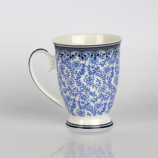 Porcelánový hrnek s uchem modré květy 7cm